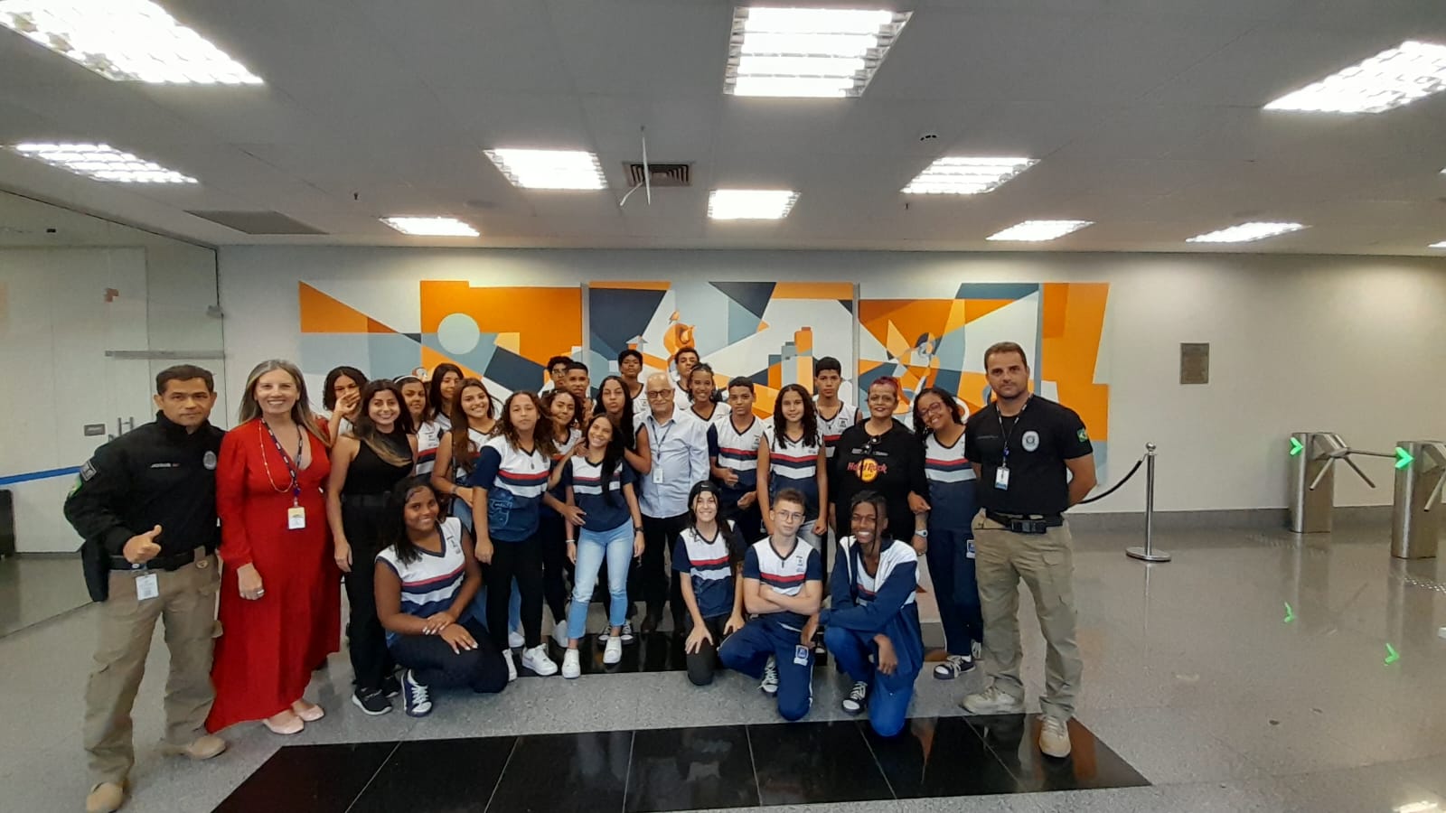 Alunos da UMEF Prefeito Vasco Alves de Jabaeté visitam TRT17